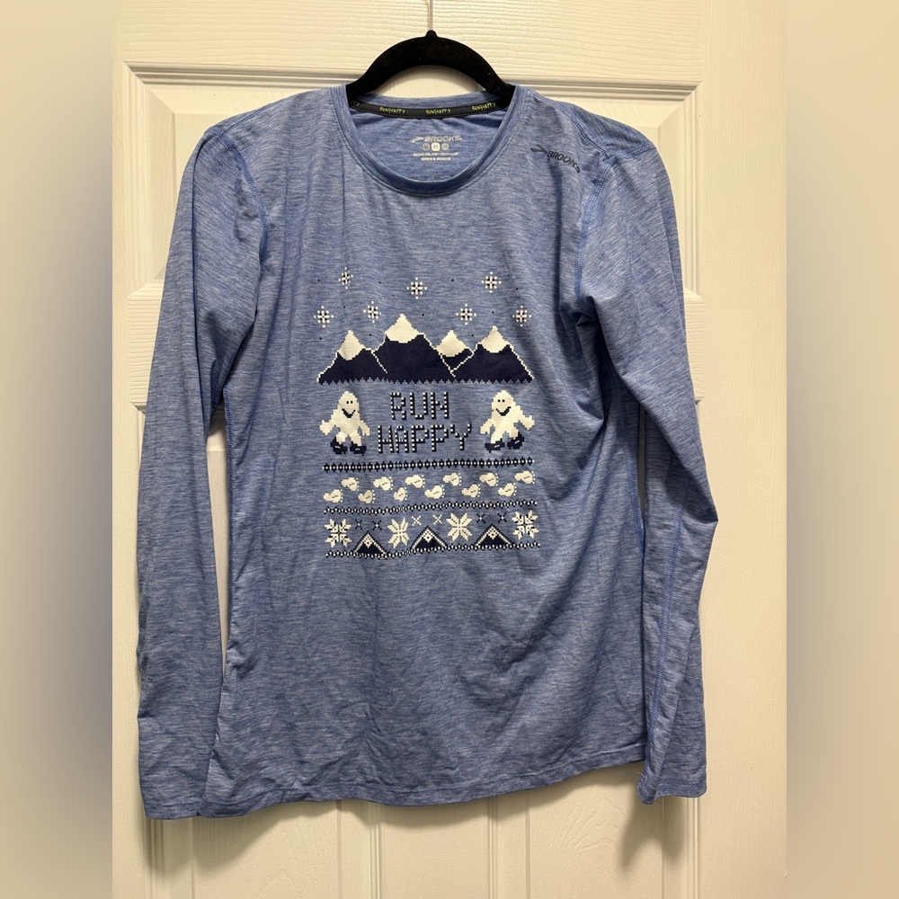 Brooks Run Happy Long Sleeve Shirt with Mountain Print Size Medium